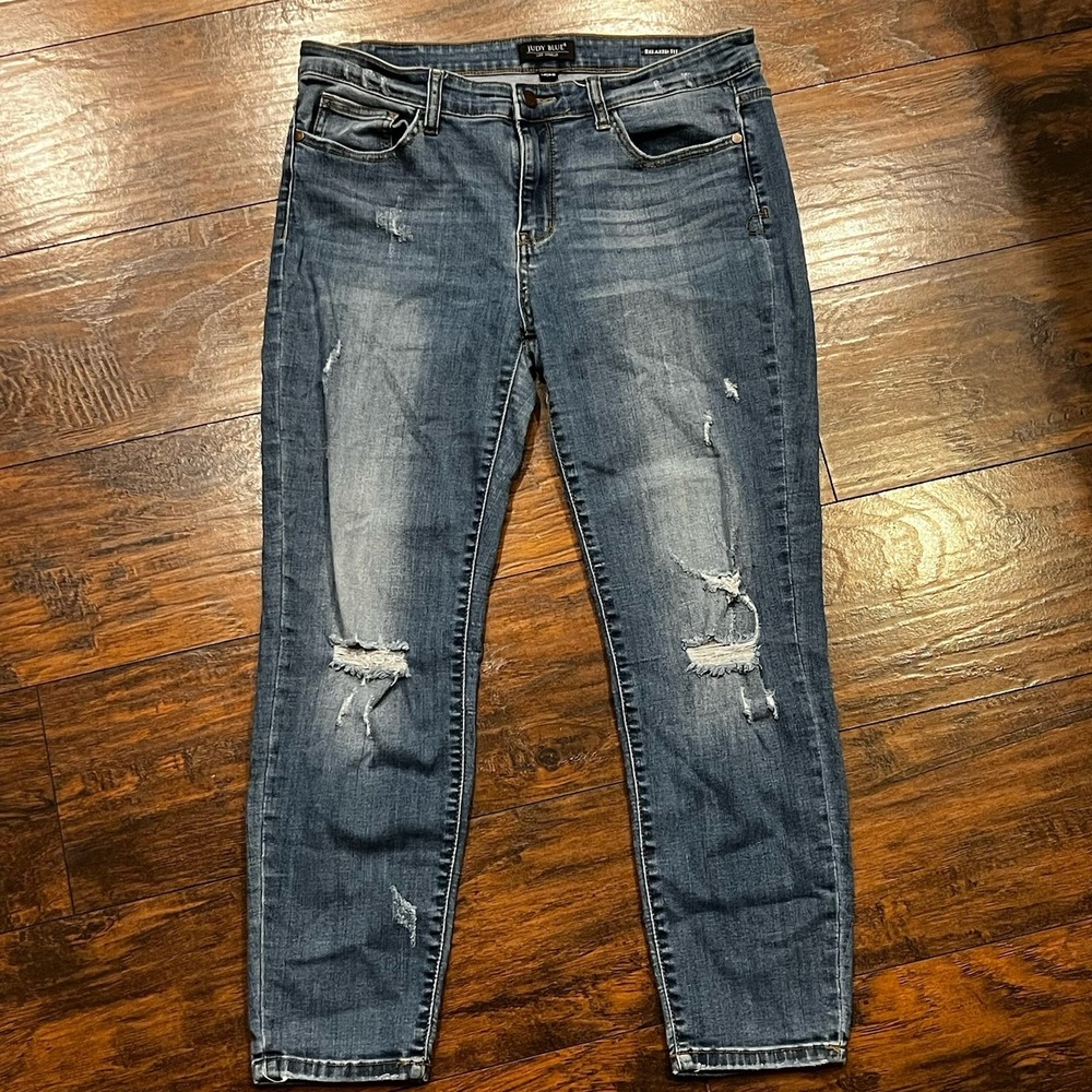 Judy Blue Relaxed Fit Women's Size 32x25 Distressed Medium Wash Denim Jeans